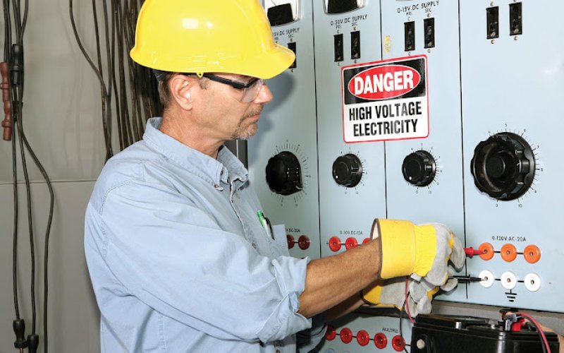 Aurora Electric Inc — Electrician in Aurora