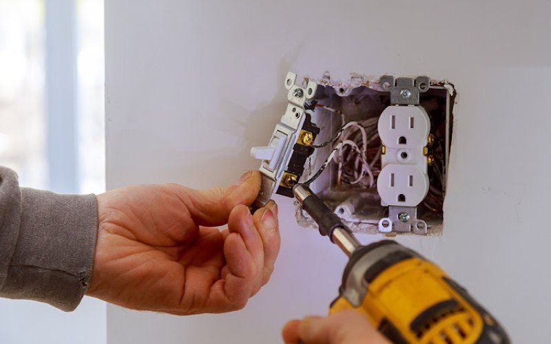 DC Electrical Services - Licensed, Bonded And Insured, Emergency Chicagoland Electrician