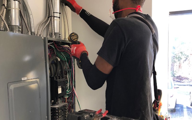 Governor's Electric — Electrician in Hampton