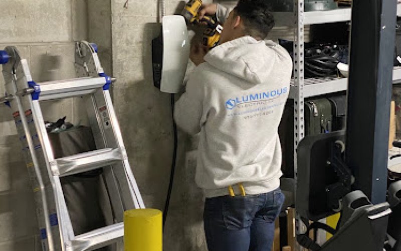 Luminous Electric LLC