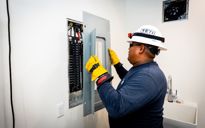 Coppertown Electric LLC — Electrician in Phoenix