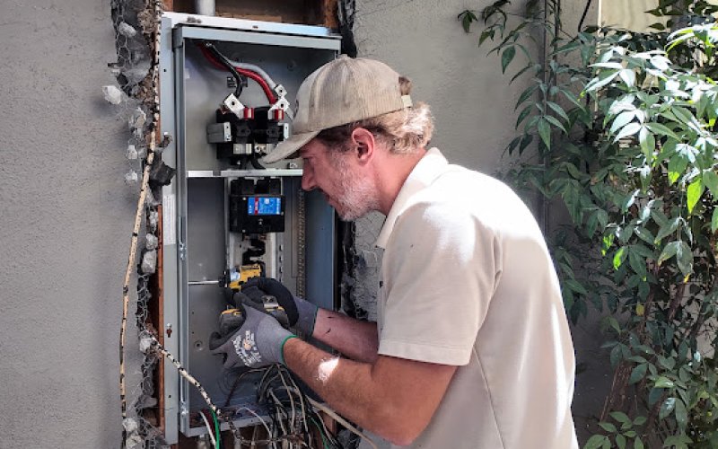 Fuse HVAC, Refrigeration, Electrical & Plumbing — Electrician in Santa Clara