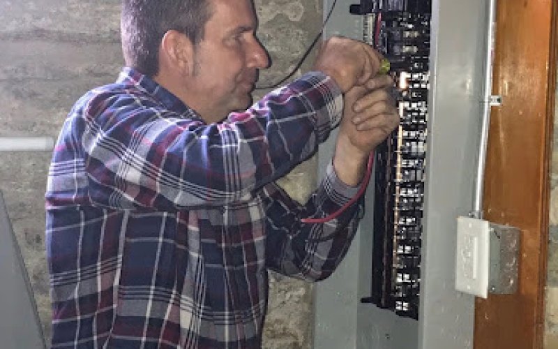 Supreme Electric Inc — Electrician in South St Paul