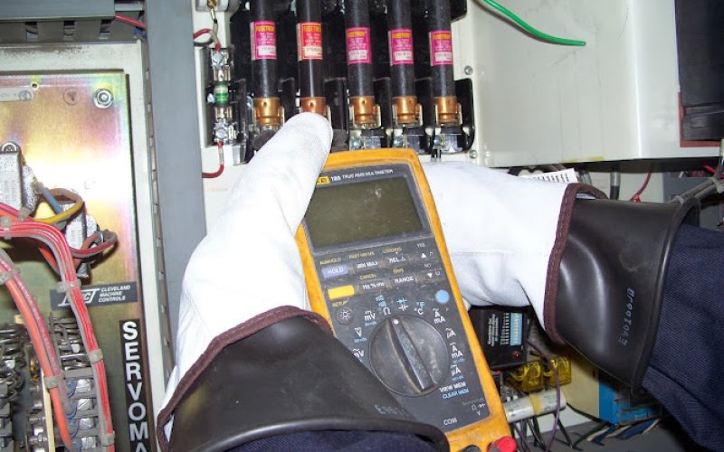 Sweeney Electric Inc — Electrician in Syracuse