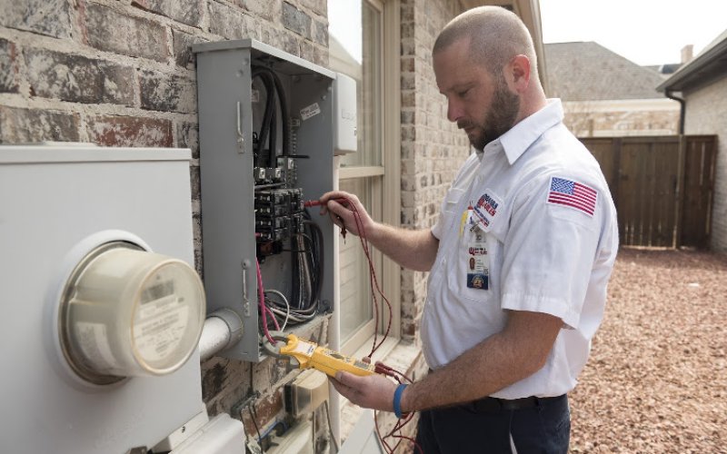 Banks Quarles Plumbing Heating Cooling & Electrical — Electrician in Tuscaloosa