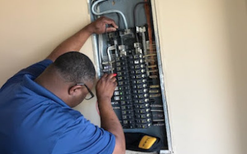 Premier Service Company Inc — Electrician in Tuscaloosa